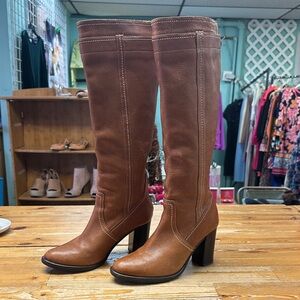 Elegant Tan Heeled Boots